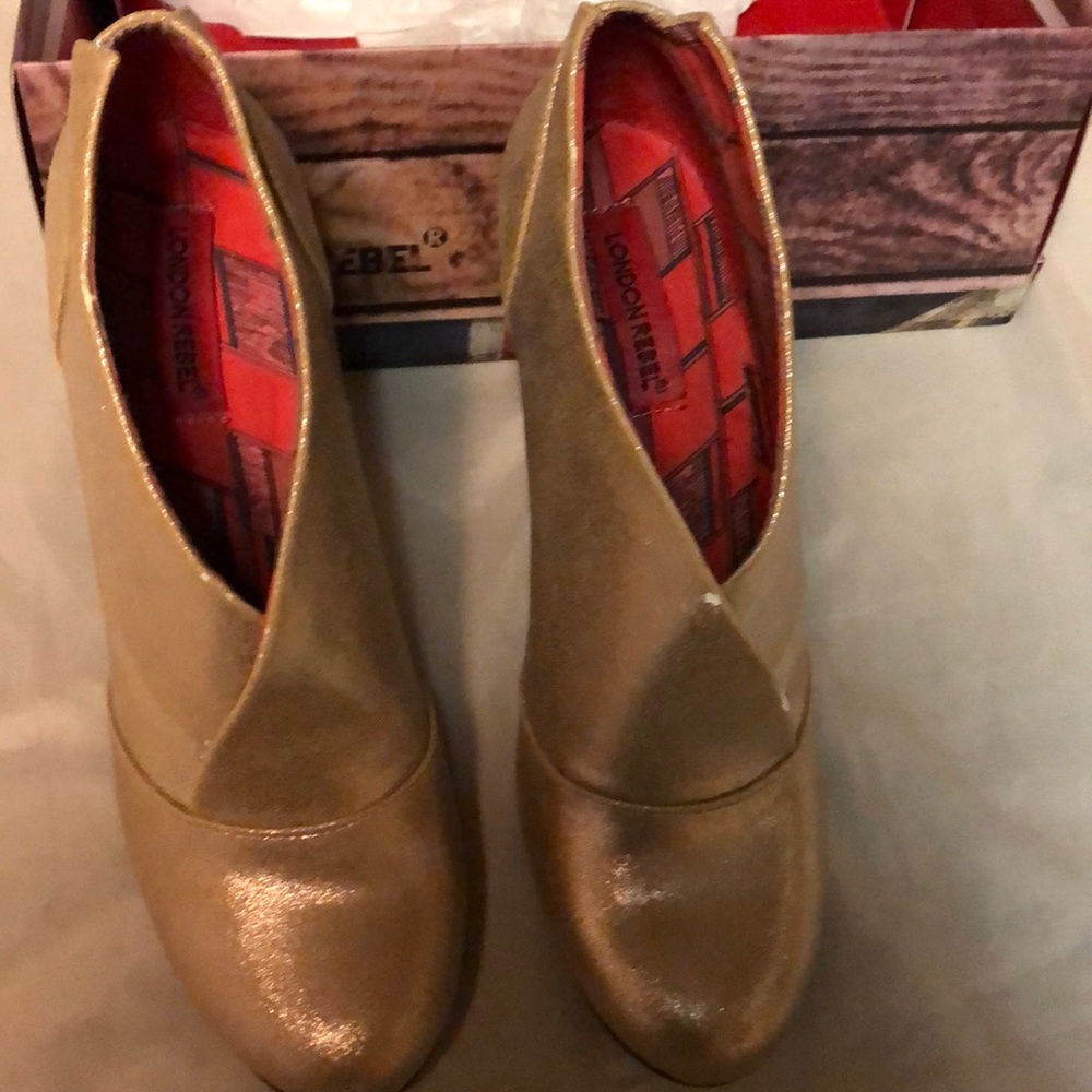 Booty. 91/2 gold never worn